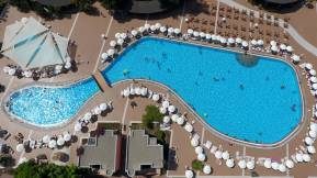 VON RESORT GOLDEN BEACH Pools & Beach